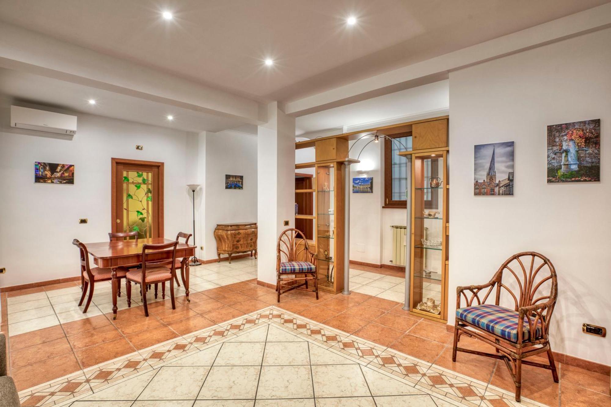 Dimora Savorelli, Ampio Zona Vaticano Apartment *
